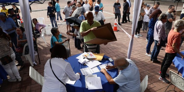 Primarias en Venezuela: comenzó el cierre de los centros de votación