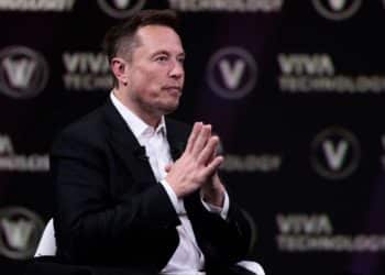 Elon Musk denuncia el mal manejo de NewsGuard y pide su cierre de inmediato