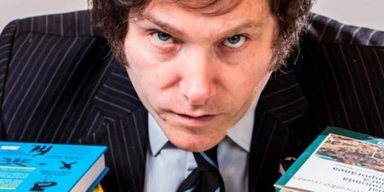 Javier Milei sería el candidato argentino que de la sorpresa en la primera vuelta electoral, según encuestas