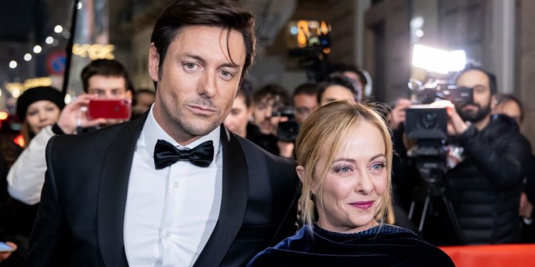 Meloni anuncia el fin de la relación con su pareja tras filtrarse pruebas de su infidelidad