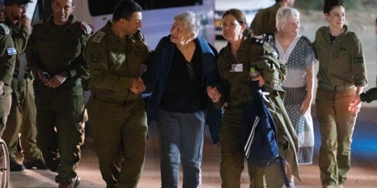 Conflicto Israel – Hamás: terroristas ponen en libertad a 17 rehenes capturados el pasado 07 de octubre