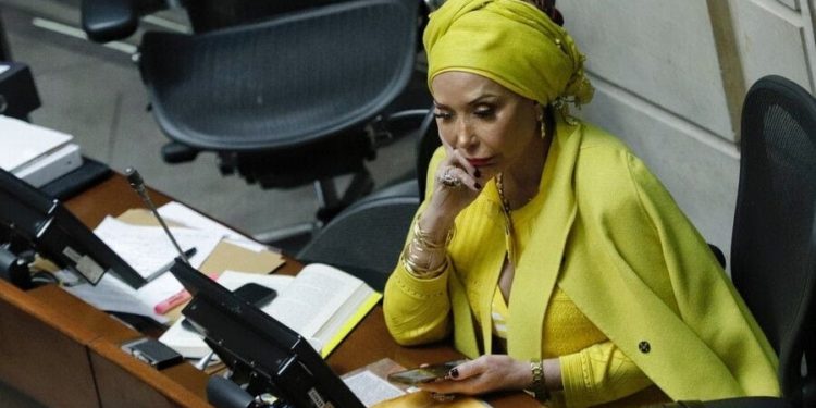 Colombia: Piedad Córdoba bajo investigación por recibir dinero y jet privado a cambio de favores políticos al régimen venezolano