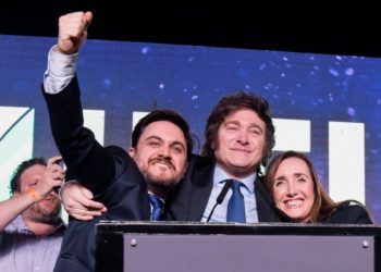 Javier Milei, el economista y político argentino, se impone en las elecciones presidenciales superando a Sergio Massa