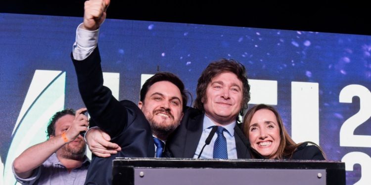 Javier Milei, el economista y político argentino, se impone en las elecciones presidenciales superando a Sergio Massa