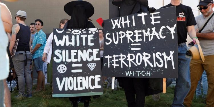 El "odio al blanco" que habita en el Partido Demócrata ha desatado una ola de violencia en EE.UU