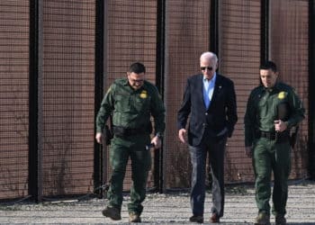 Decisiones migratorias de Biden llevaron a EE.UU a una gran crisis en 2023 que empeora día tras día