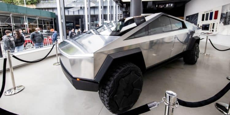 Tesla entregó las primeras unidades de su Cybertruck, la todoterreno anunciada en 2019