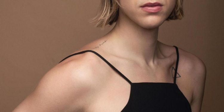 Actor trans Tommy Dorfman perdió los estribos con empleado por "confundirlo" con un hombre