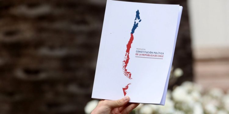 Chile: más del 55% rechaza propuesta de nueva Constitución