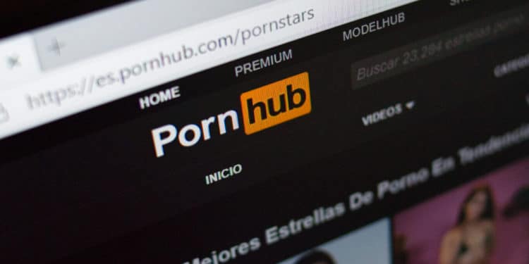 Revelador: Pornhub inserta contenido "gay y trans" para "convertir" a heterosexuales