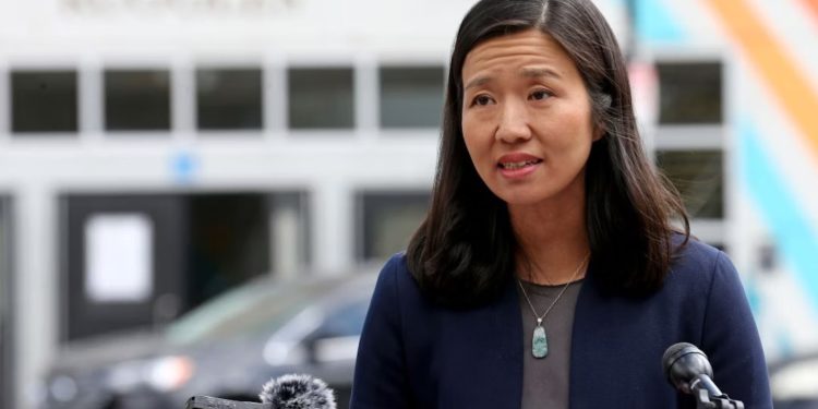 Filtran invitaciones para fiesta navideña "solo para negros" de alcaldesa demócrata