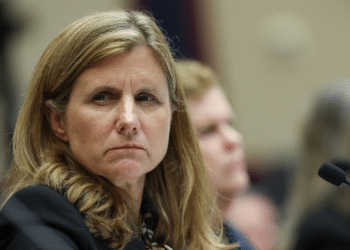 Renuncia la presidenta de la Universidad de Pensilvania por su polémico testimonio antisemita