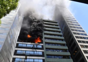 Argentina: reportan explosión e incendio en inmediaciones del Ministerio del Trabajo