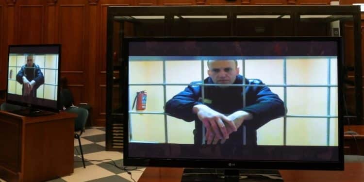 Opositor ruso Alexei Navalny aparece tres semanas después en prisión remota del Ártico