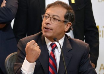 Petro dice que becará a los 20.000 estudiantes universitarios que emigraron de Colombia