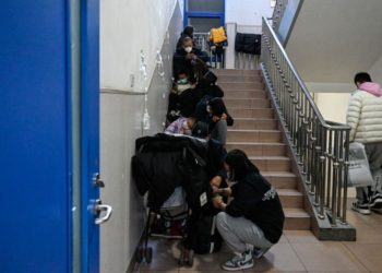 Congresistas exigen a Biden suspender vuelos con China ante alerta por virus respiratorio