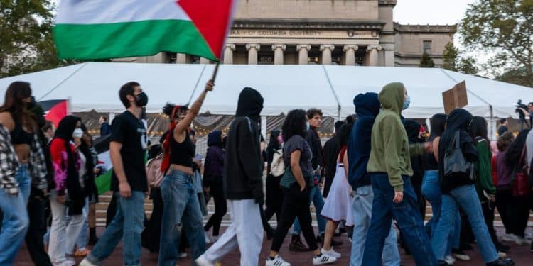 Estudio reveló que estudiantes universitarios en EE.UU respaldan cantos palestinos sin saber de qué se tratan