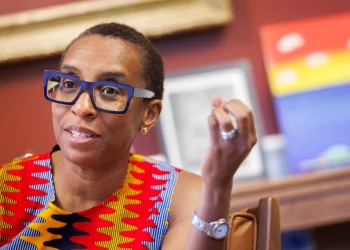 Presidente de Harvard dimite tras una audiencia sobre antisemitismo y una investigación por plagio