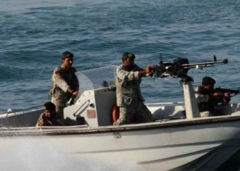 EE.UU hundió tres naves hutíes que atacaron un portacontenedores en el Mar Rojo