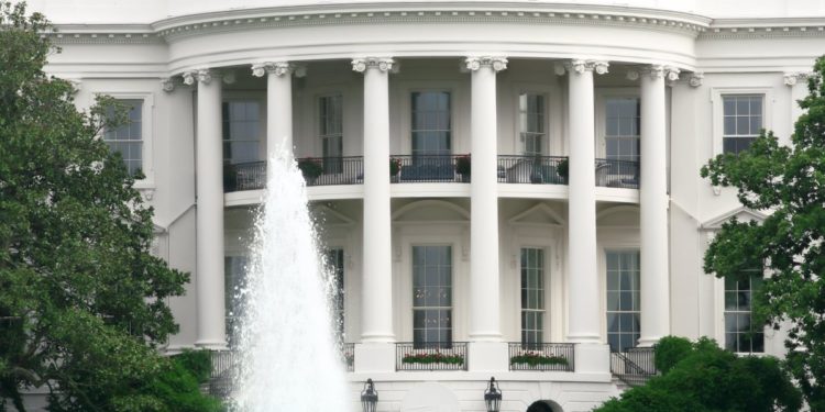 Una investigación reveló la existencia de una farmacia clandestina en la Casa Blanca