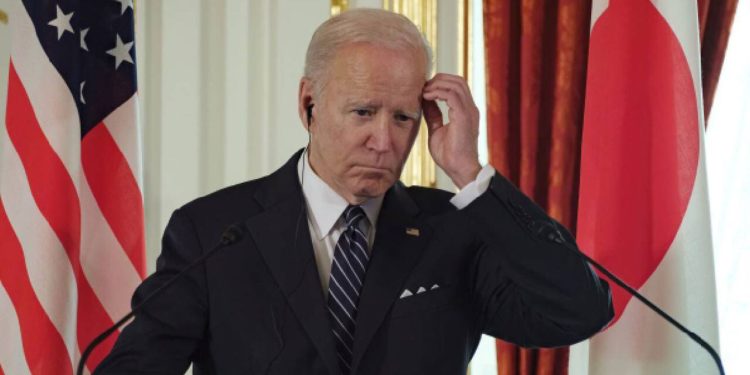 Un Biden desesperado por el rechazo recurre al miedo y arremete contra Trump: "¿Qué pasará si gana?"