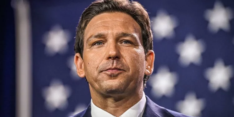 Equipo de DeSantis acusa a medios de comunicación de "interferencia electoral" en Iowa