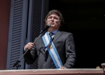 Gobierno de Milei deroga 69 regulaciones que "obstaculizaban" el comercio interno