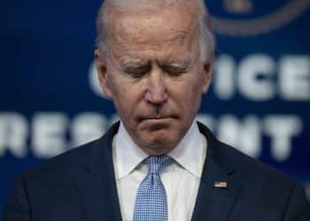 Biden tiene el poder de terminar la crisis migratoria ¿Por qué espera por el Congreso?