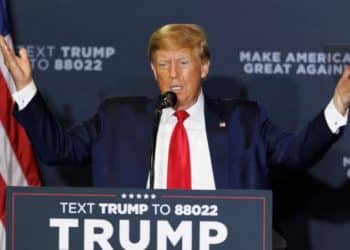 Trump promete acabar con políticas woke de "diversidad e inclusión" si gana la presidencia