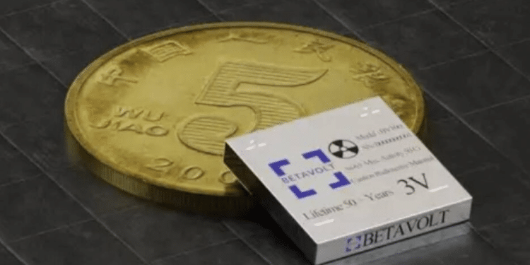 50 años sin cargar el teléfono gracias a la energía nuclear: así es la batería que China quiere implantar