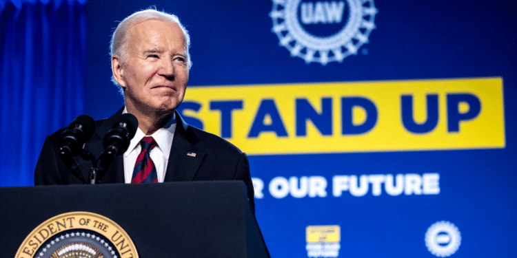 Biden logra apoyo del sindicato automotor UAW, un respaldo esperado pero clave para los demócratas