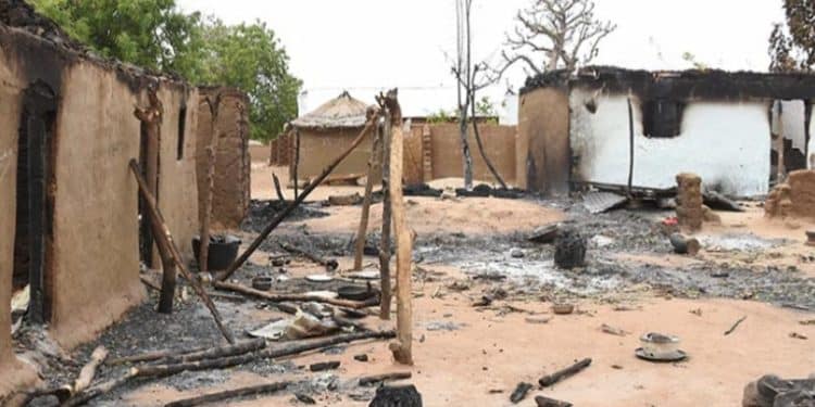 Sacerdote armado protegió a sus feligreses después de la masacre de navidad en Nigeria