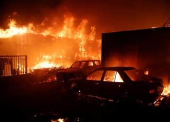 Toque de queda en Valparaíso y Viña del Mar por "incendios sin precedentes" en Chile