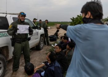 Migrantes chinos son el grupo que más ha crecido entre los que intentan ingresar ilegalmente a EE.UU