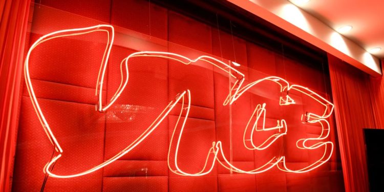 Vice Media anunció que dejará de publicar contenido en su página web y eliminará cientos de puestos de trabajo