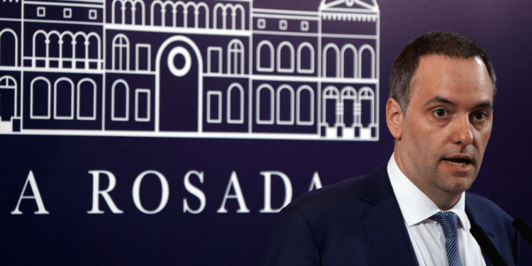 Argentina prohíbe el lenguaje inclusivo en la administración pública por su "uso político"