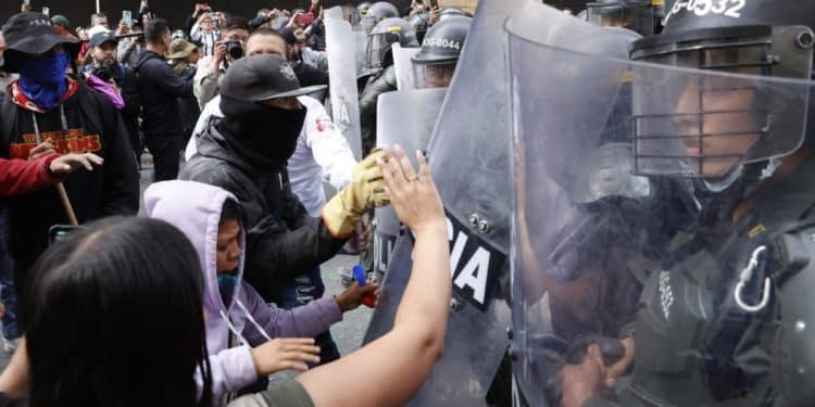 Colombia arropa a la Corte Suprema de Justicia tras asedio de manifestantes afines a Petro