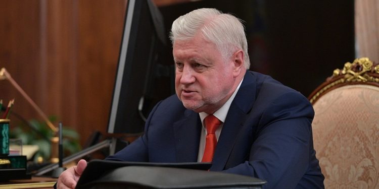 Legislador ruso ofrece ayuda a Texas para separarse de EE.UU ante crisis migratoria