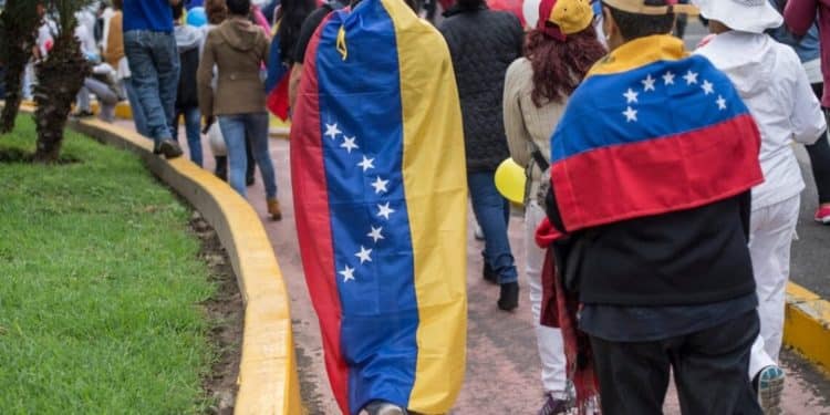 Más del 65% de los venezolanos dicen que regresarían a su país si la oposición gana las presidenciales de este año