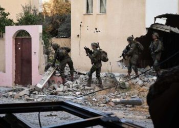 Israel avanzan en el corazón de Khan Younis: detiene a docenas de terroristas de Hamás en una escuela