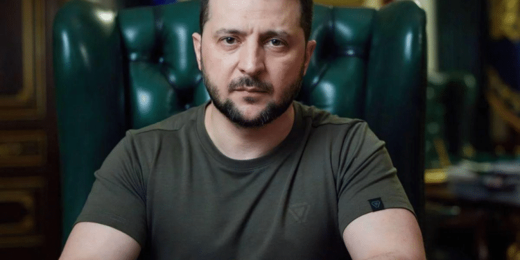 Rusia emite orden de búsqueda y captura a Zelenski e intensifica ataques en Ucrania