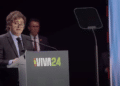 Javier Milei encara a Pedro Sánchez: "Aun cuando tenga a la mujer corrupta, se ensucia, y se tome cinco días para pensarlo”