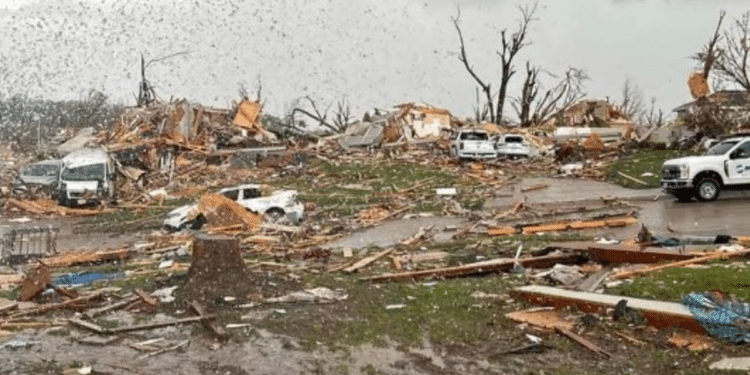 Tormentas y tornados causan destrozos y dejan al menos 18 muertos durante el Memorial Day