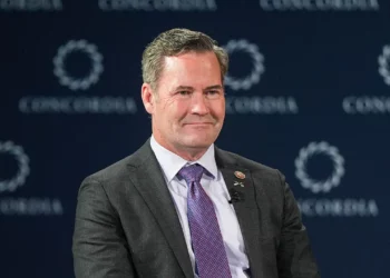 Trump nombra a Michael Waltz como asesor de seguridad nacional, conocido por su postura dura contra Nicolás Maduro