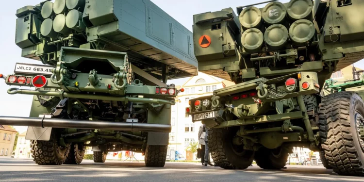 Polonia refuerza su artillería ante la amenaza rusa con el despliegue de sistemas HIMARS