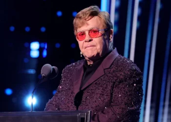 Elton John califica la legalización de la marihuana como «uno de los mayores errores de todos los tiempos»