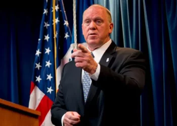 Tom Homan anunció la restitución de la detención de familias migrantes