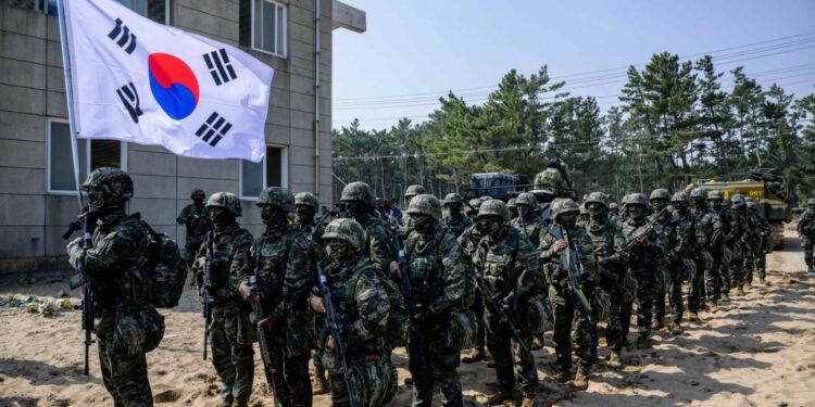 Presidente de Corea del Sur declara ley marcial, militariza el Parlamento y controla los medios de comunicación