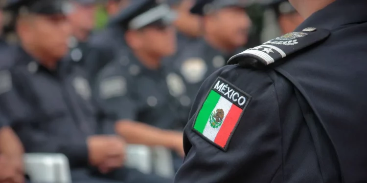 Detienen a más de un centenar de policías en México; unos por filtrar información y otros por desapariciones forzadas