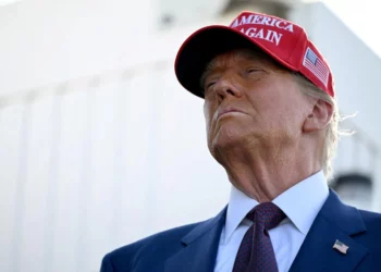 Trump promete indultar a a los implicados en los disturbios del Capitolio en su primer día en el cargo